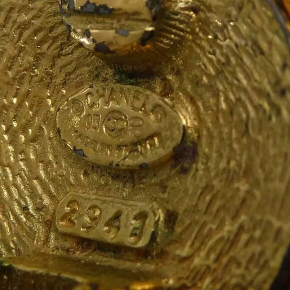 CHANEL Vintage CC Logo Clip on Earrings Gold/Silver Metal - Picture 6 of 7